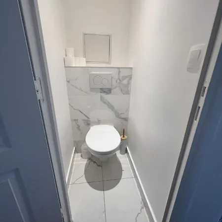 Quiet Cosy And Large With Terrace Location Apartment *